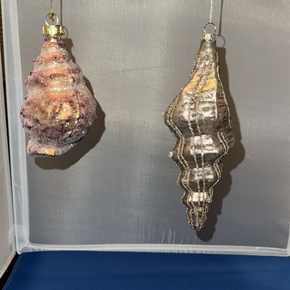 Morawski shell ornaments - Picture 2 of 4